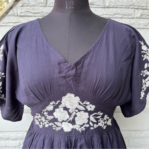 SOLD ❌ Navy Blue Dress with White Embroidery - Picture 3 of 8